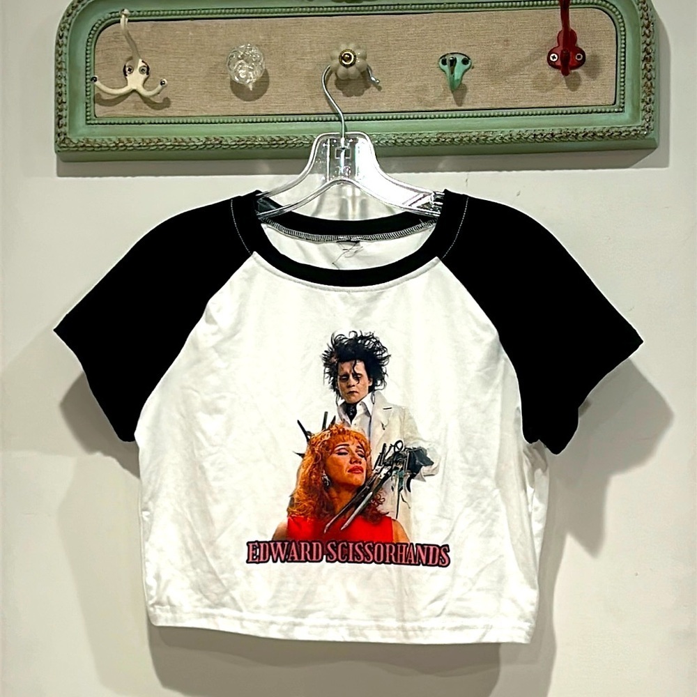 Edward Scissorhands cropped short sleeve baby doll tee women’s large black-white